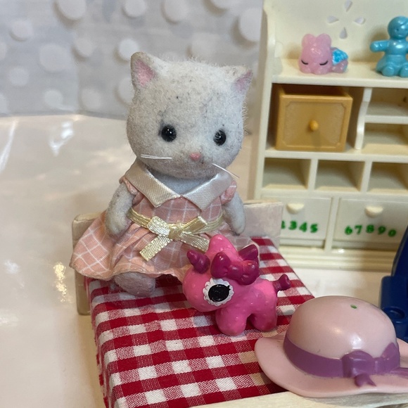 Calico Critters 🐱🐰Carriage & Furniture bundle - Picture 8 of 12